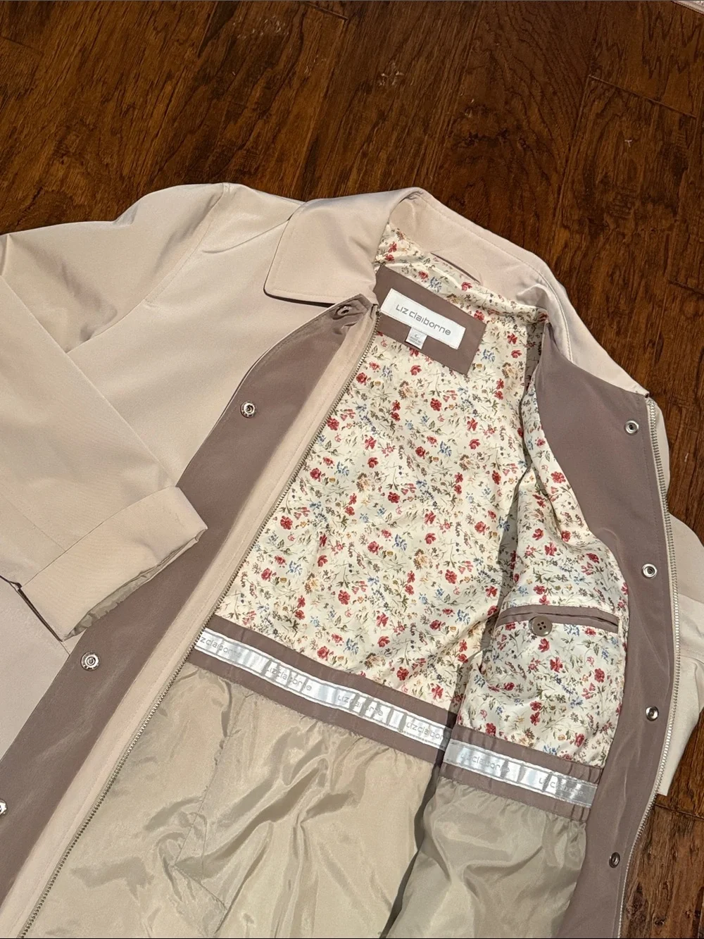 Liz Claiborne Light Cream Trench Coat minimalist vibes